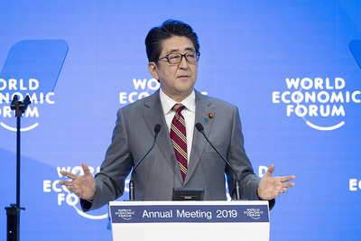 首相 ダボス会議で演説 データ流通 自由貿易訴え 政治 経済 ニュース 日刊工業新聞 電子版