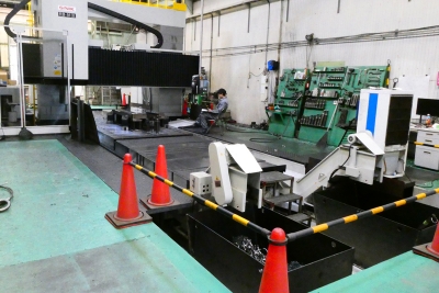 新松浦産業、MC刷新　門型5面加工機で大型部品短納期に