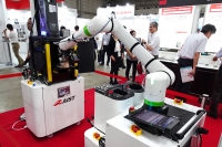 人とロボ“協働”研究　産総研がスマートラボ